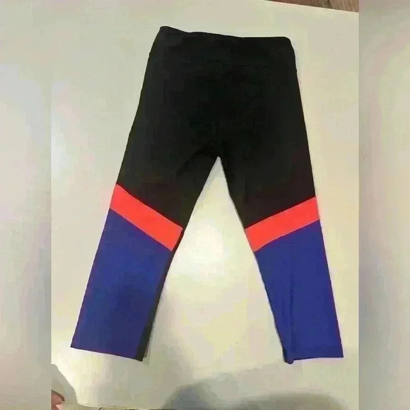 Under Armour HeatGear Compression Color Block Capri Leggings Size Small - Picture 2 of 3